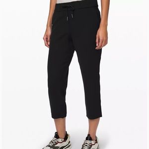 BRAND NEW on the fly WOVEN LULULEMON 7/8 pants
